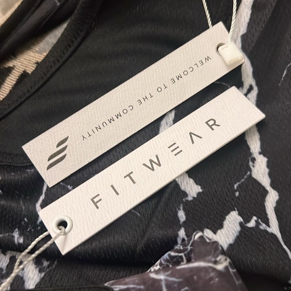 Fit Wear Women’s Matching Workout Outfit Sz Small Bottom/Sz L Top  Black & White - Picture 10 of 12